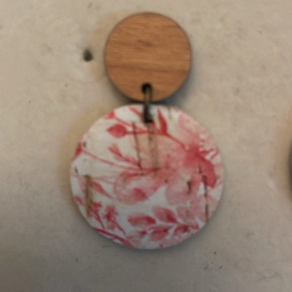 1.5” double tan white pink cork style stud earrings - Picture 8 of 12